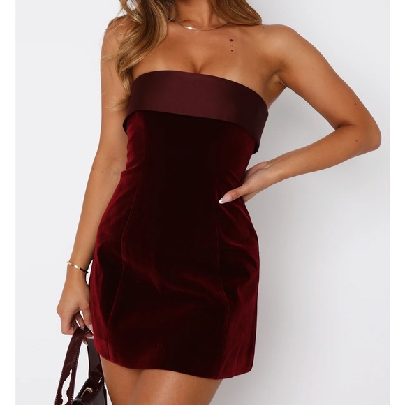 White Fox Boutique "let loose" Strapless mini dress in Deep Red - Picture 2 of 3
